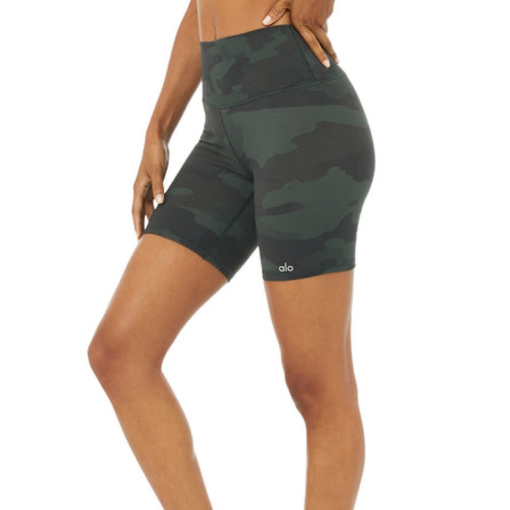 alo biker short